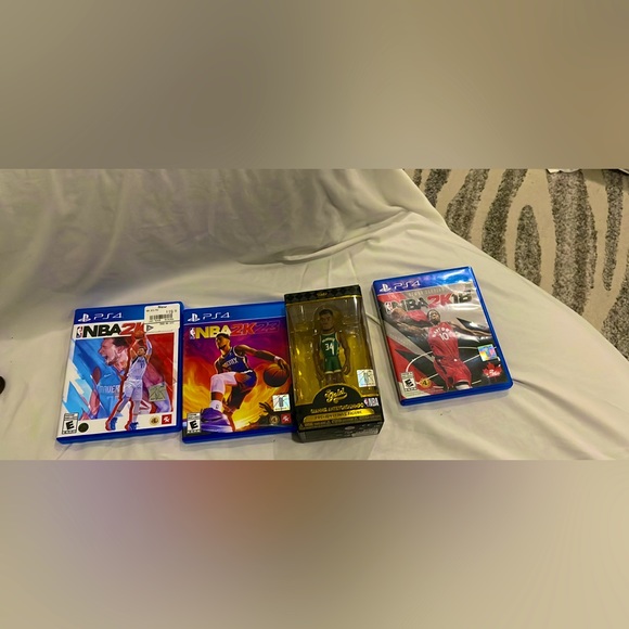 2k22 and 2k23 and 2k18 and a Giannis Vinal pop figure - Picture 1 of 2